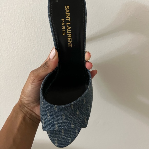 Saint Laurent - Picture 4 of 12